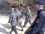 Полиция открыла огонь, в результате один из албанцев был убит на месте, другой тяжело ранен и доставлен в больницу города