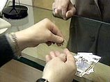 Законным платежным средством евро станут лишь 1 января 2002 года, но уже сейчас любопытные европейцы могут купить наборы, чтобы хоть посмотреть, как новые монеты будут выглядеть Законным платежным средством евро станут лишь 1 января 2002 года, но уже сейчас любопытные европейцы могут купить наборы, чтобы хоть посмотреть, как новые монеты будут выглядеть
