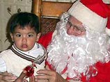 Санта-Клаус, возможно, летает не на оленях, как принято думать, а сам по себе - потому что он употребляет настойку из "волшебных наркотических грибов", - сообщает в пятницу газета The Daily Telegraph
