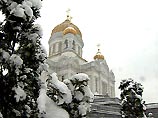 Утром в субботу у храма Христа Спасителя в Москве собрались 200 человек, в основном пожилого возраста