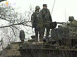 На улицах города стоит бронетехника На улицах города стоит бронетехника