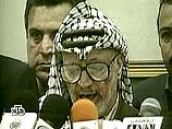 Палестинский лидер Ясир Арафат уступил международному давлению и объявил военное крыло организации ХАМАС и другие группировки вне закона после серии террористических актов с участием смертников, жертвами которых стали мирные израильтяне