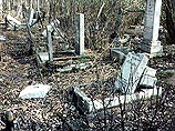 Акт вандализма был совершен на историческом еврейском кладбище в Боснии. Как сообщает агентство AFP, вандалы разбили и опрокинули около 30 надгробных плит