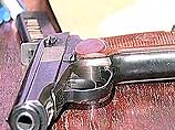 Рядом с трупом лежал пистолет ПМ, из которого, по версии следствия, был произведен роковой выстрел