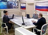 Ведут программу телеведущие ОРТ Екатерина Андреева и РТР - Сергей Брилев