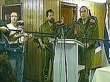Ранее фамилию Амирханова упоминали израильские военные. Источники информационных агентств в российских правоохранительных структурах в это же время называли другое имя - Загир Гусейнов, трижды судимый житель Махачкалы. Позднее было официально заявлено, чт