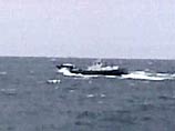 На видеосъемке запечатлено, как два японских сторожевых корабля потопили неопознанное судно