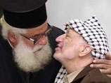 Ясир Арафат и Раджи Иса, лидер православной общины деревни Бир Зейт
