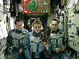 Космонавты завтра вскроют коробки, подготовленные им родными
