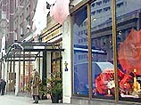 Двое грабителей разбили витрину ювелирного магазина David Morris в Лондоне
