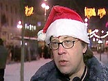 Питерцев в новогоднюю ночь веселили экзотические Деды Морозы