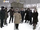 Жители поселка Шабры в Свердловской области дежурят у местной подстанции, чтобы не дать энергетикам возможности отключить в поселке электроэнергию