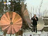Огород жителя деревни Средний Бугалыш Свердловской области Александра Вичтомова напоминает телевизионный спутниковый центр