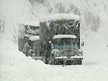 Пятые сутки из-за сильных снегопадов парализовано движение по основным кавказским дорогам