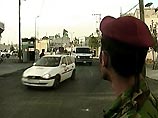 В воскресенье вечером автомобильный кортеж специального уполномоченного ООН по правам человека Мэри Робинсон попал под обстрел в городе Хеврон на Западном берегу реки Иордан