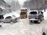 На Владивосток и южное Приморье в Рождественский вечер обрушился мощный снежный циклон, сопровождаемый молниями и раскатами грома
