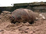 Бомбу весом почти в четверть тонны откопали как раз под одной из трибун