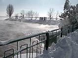 Несколько часов назад вода в реке Кубань немного спала, но отделения МЧС продолжают взрывать ледовые заторы Несколько часов назад вода в реке Кубань немного спала, но отделения МЧС продолжают взрывать ледовые заторы