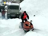 Снежные лавины заблокировали движение по Транскавказской магистрали