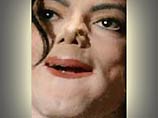 На фотографии отчетливо видно, что левая ноздря Майкла Джексона сильно отличается от правой, причем создается такое впечатление, что она просто была разорвана на части, а потом сшита по кусочкам