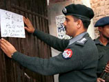 Полиция опечатывает офис организации "Джайш-и Мохаммад"