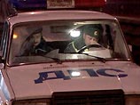 Водитель автомобиля ВАЗ-2106, столкнувшись с патрульным автомобилем вневедомственной охраны при УВД Северного административного округа столицы, попытался скрыться с места аварии