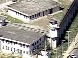 Вертолет, неожиданно появившийся над территорией тюремного комплекса в городе Сан-Паулу, совершил посадку во внутреннем дворе тюрьмы