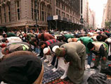 Мусульманская молитва на Манхэттене, Нью-Йорк