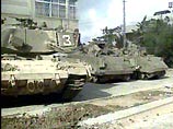 Военные проводят обыски в домах, задерживают некоторых палестинцев Военные проводят обыски в домах, задерживают некоторых палестинцев
