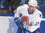 Клуб НХЛ "Колорадо" лишился одного из ведущих игроков √ шведа Петера Форсберга 