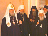 Патриарх Сербский Павел (четвертый справа) во время визита в патриаршую резиденцию в Москве