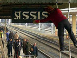 На вокзале Ассизи ожидают прибытия "поезда молитвенников"