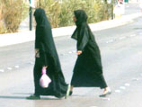 В Саудовской Аравии ношение традиционной женской одежды остается обязательным и для женщин-иностранок