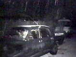 Прибывший на место наряд милиции обнаружил двоих мужчин, которые, заметив людей в форме, быстрым шагом направились к выходу из гаражного комплекса. Прибывший на место наряд милиции обнаружил двоих мужчин, которые, заметив людей в форме, быстрым шагом направились к выходу из гаражного комплекса.