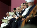 Обратившись к религиозным лидерам всего мира, Папа Римский призвал их покончить с насилием, "рядящимся в религиозные одежды"