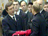 Владимиру Путину московские дзюдоисты подарили красное кимоно