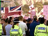 ...в знак протеста против переговоров министров иностранных дел Великобритании и Испании относительно соглашения по Гибралтару