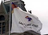 Изорванный в клочья флаг, на котором не хватает 12-ти из 50-ти звезд, будет поднят рядом с Олимпийским флагом