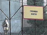 Неизвестный пробрался на территорию штаба части, похитил автомат и боеприпасы у стоявшего в карауле солдата и скрылся Неизвестный пробрался на территорию штаба части, похитил автомат и боеприпасы у стоявшего в карауле солдата и скрылся