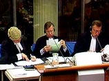 В среду, за 30 минут до окончания судебного заседания, судья Ричард Рей предложил Милошевичу взять слово