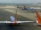В Лос-Анджелесском аэропорту проводилась эвакуация пассажиров в связи с тем, что была обнаружена подозрительная коробка