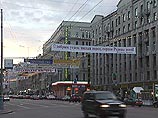 По данным Гидрометеобюро, в течение дня температура воздуха в Москве составит от 0 до -2 градусов и к вечеру будет понижаться. Похолодание будет сопровождаться небольшим снегом