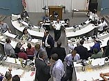 Демократы и республиканцы продолжали юридические разбирательства в судах различных инстанций за голоса выборщиков во Флориде. От победы в этом штате зависит исход всей президентской гонки Демократы и республиканцы продолжали юридические разбирательства в судах различных инстанций за голоса выборщиков во Флориде. От победы в этом штате зависит исход всей президентской гонки