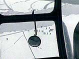 По данным МЧС, на льдине у поселка Охотское находятся 99 любителей подледного лова