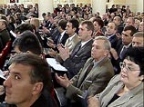 230 делегатов из различных регионов страны принимают участие в учредительном съезде Социалистической единой партии России, который открылся в поселке Московский