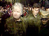 Разыскиваемый Гаагским трибуналом бывший лидер боснийских сербов Радован Караджич живым не сдастся, заявил его брат Лука Караджич