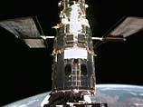 Космический "челнок" Columbia осуществил в стыковку с орбитальным телескопом Hubble