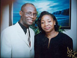 Пастор Тунде Бакаре со своей женой