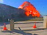 На них запечатлен момент столкновения самолета, угнанного террористами, со зданием Пентагона в Вашингтоне