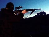 Службы безопасности Великобритании пытаются выяснить, мог ли боевик Ирландской республиканской армии неделю назад принимать участие в обстреле израильского КПП "Офра"